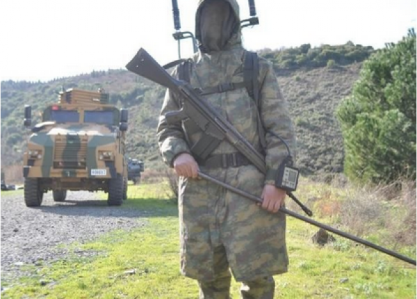 AA / ASKERİMİZ MAYIN ARAMA VE ETKİSİZ HALE GETİRME EĞİTİMİNDE